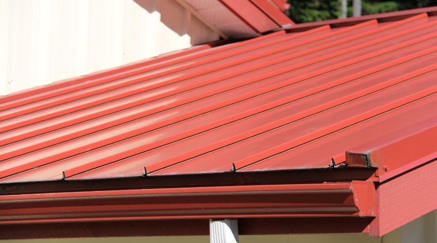 Professional gutter cleaning services in Bladensburg, OH